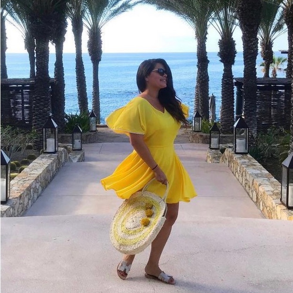 Yellow Gianni Bini Flowy Summer Dress! Size Medium